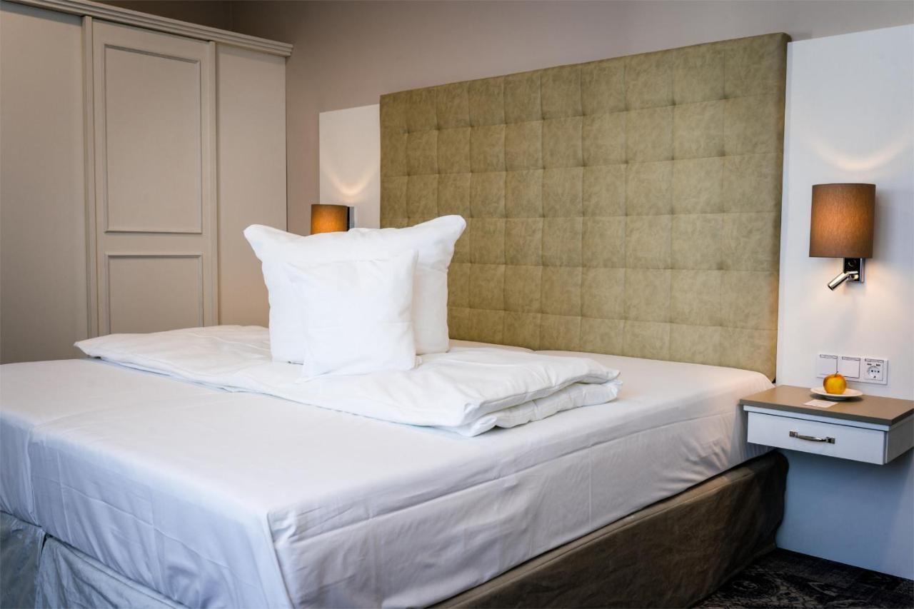 באד נוישטאדט אן דר סאאלה Schlosshotel Bad Neustadt מראה חיצוני תמונה