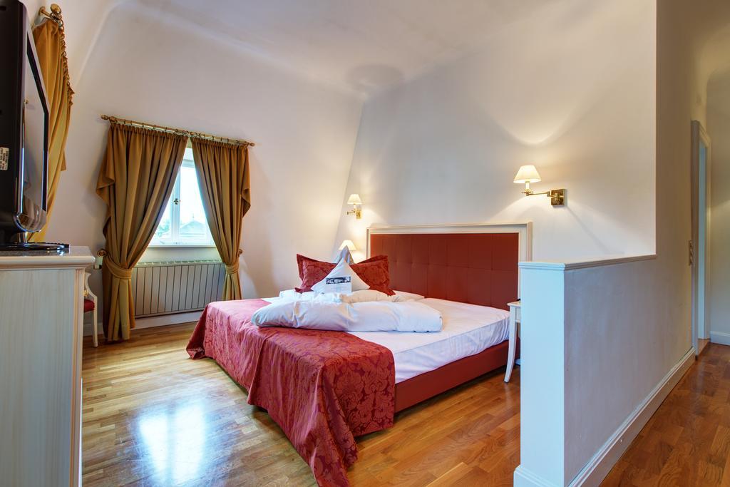 באד נוישטאדט אן דר סאאלה Schlosshotel Bad Neustadt מראה חיצוני תמונה