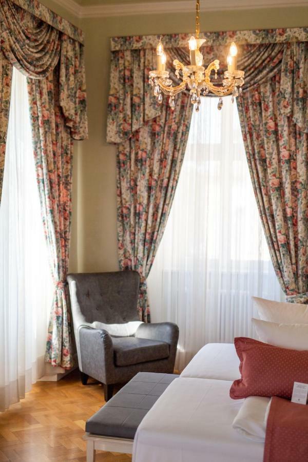 באד נוישטאדט אן דר סאאלה Schlosshotel Bad Neustadt מראה חיצוני תמונה